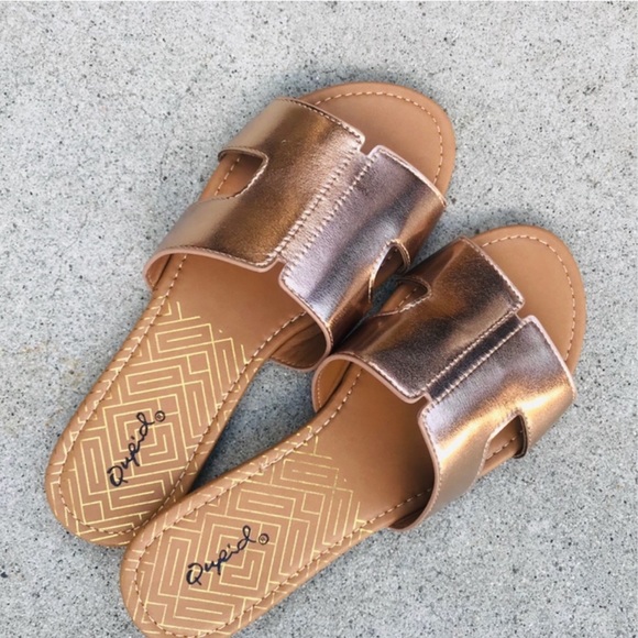Vegan leather slides, sandals, flats! 🧡❤️ - Picture 2 of 5